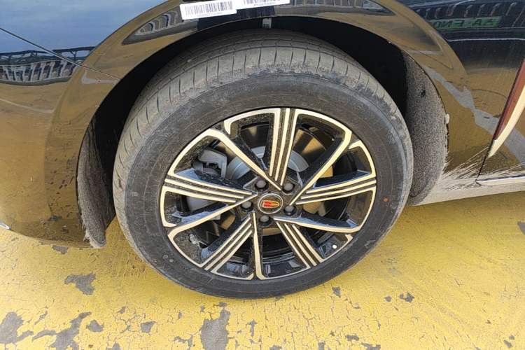 Used Hongqi H5 PHEV 2025 130 Super Hybrid Version Left Front Wheel Hub