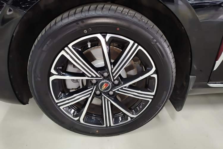 Used Hongqi H5 PHEV 2025 130 Super Hybrid Version Left Front Wheel Hub