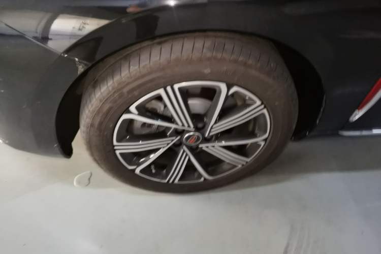 Used Hongqi H5 PHEV 2025 170 Super Hybrid Version Left Front Wheel Hub
