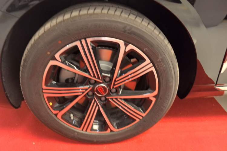 Used Hongqi H5 PHEV 2025 170 Super Hybrid Version Left Front Wheel Hub