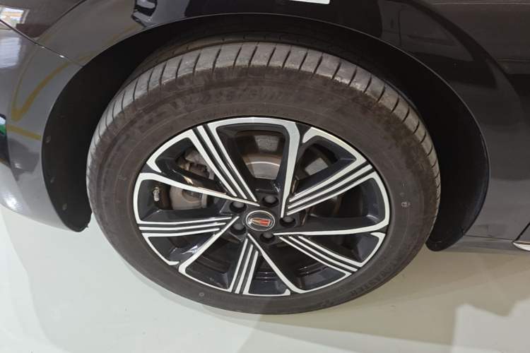 Used Hongqi H5 PHEV 2025 170 Super Hybrid Version Left Front Wheel Hub