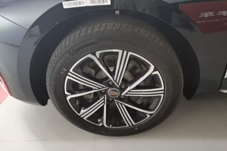 Used Hongqi H5 PHEV 2025 130 Super Hybrid Version Left Front Wheel Hub