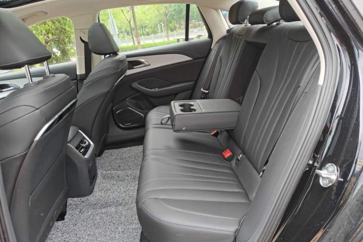 Used Hongqi H5 PHEV 2025 170 Super Hybrid Version Left Rear Seat
