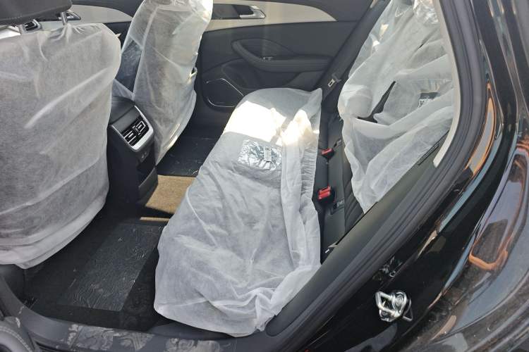 Used Hongqi H5 PHEV 2025 170 Super Hybrid Version Left Rear Seat