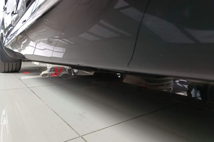 Used Hongqi H5 PHEV 2025 130 Super Hybrid Version Left Side Sill