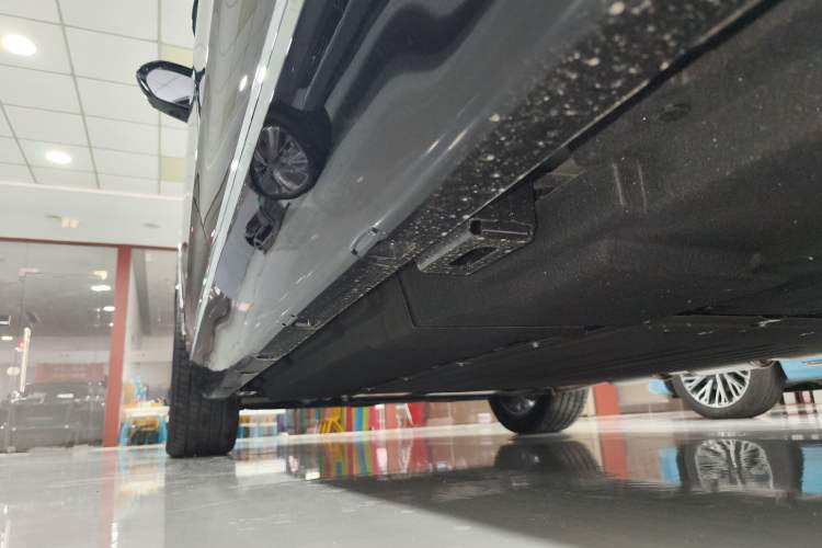 Used Hongqi H5 PHEV 2025 130 Super Hybrid Version Left Side Sill