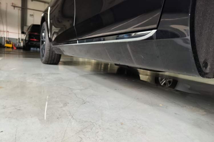 Used Hongqi H5 PHEV 2025 170 Super Hybrid Version Left Side Sill