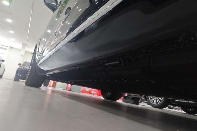 Used Hongqi H5 PHEV 2025 170 Super Hybrid Version Left Side Sill