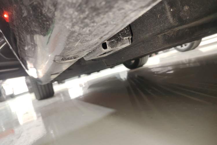 Used Hongqi H5 PHEV 2025 170 Super Hybrid Version Left Side Sill