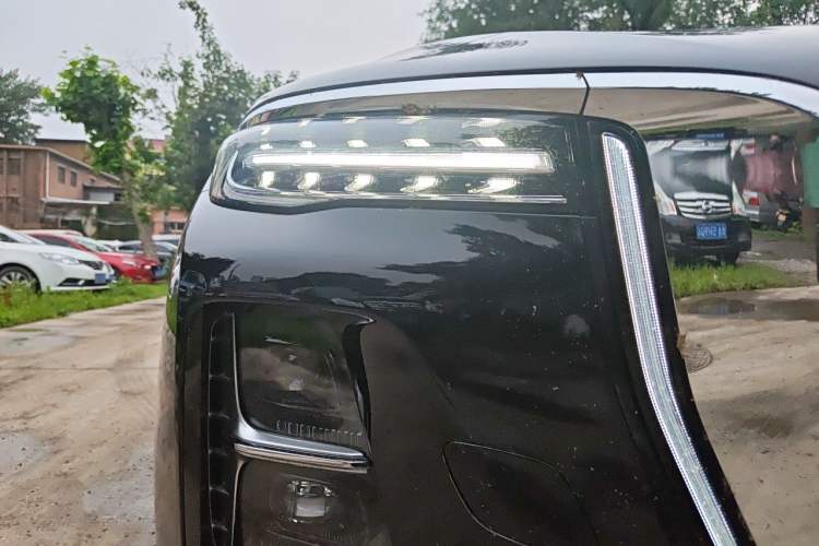 Used Hongqi H5 PHEV 2025 130 Super Hybrid Version Right Front Headlight