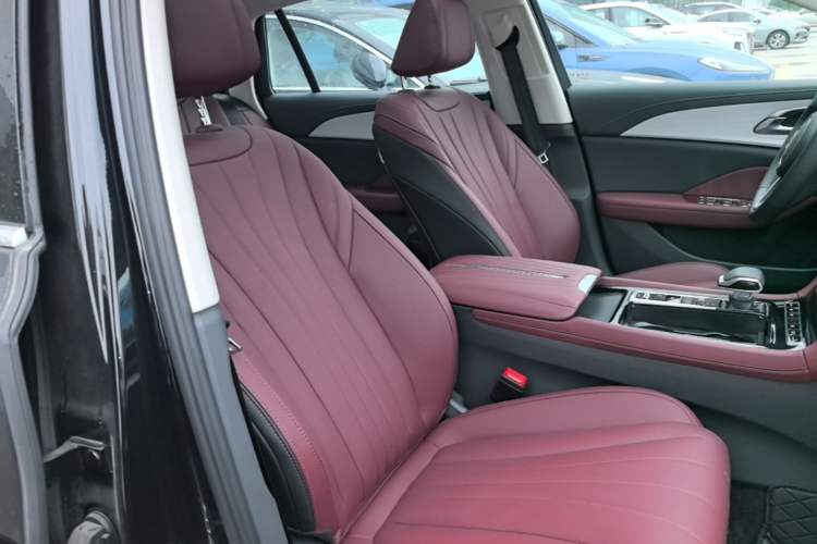 Used Hongqi H5 PHEV 2025 130 Super Hybrid Version Right Front Seat