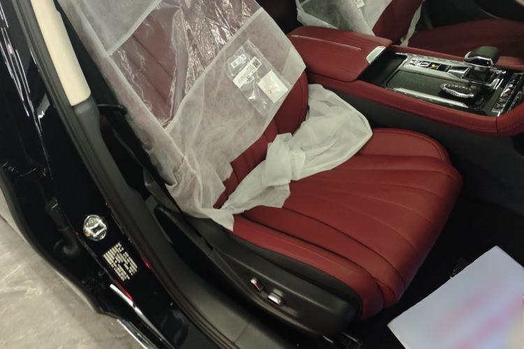 Used Hongqi H5 PHEV 2025 130 Super Hybrid Version Right Front Seat