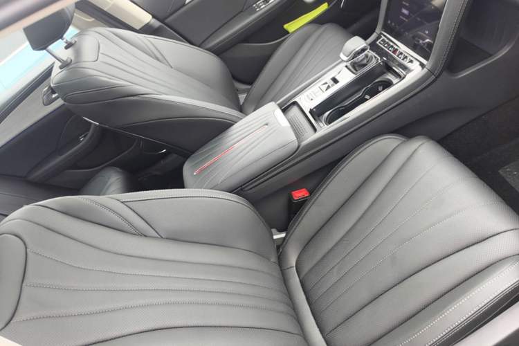 Used Hongqi H5 PHEV 2025 170 Super Hybrid Version Right Front Seat