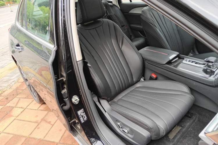 Used Hongqi H5 PHEV 2025 170 Super Hybrid Version Right Front Seat