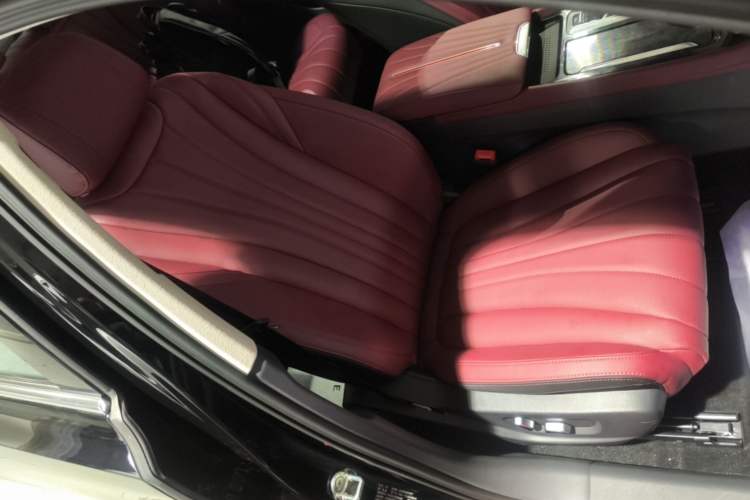 Used Hongqi H5 PHEV 2025 170 Super Hybrid Version Right Front Seat