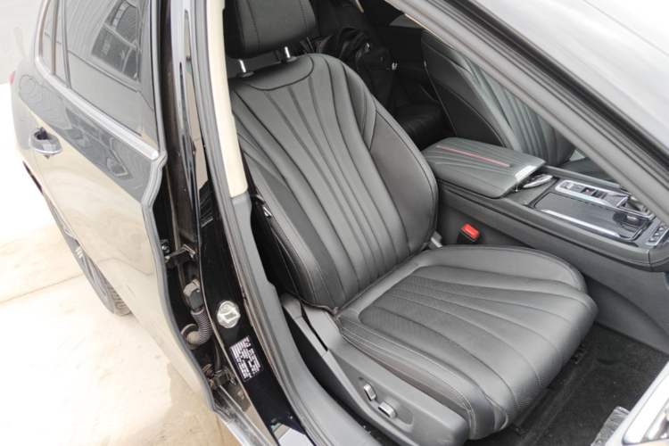 Used Hongqi H5 PHEV 2025 130 Super Hybrid Version Right Front Seat
