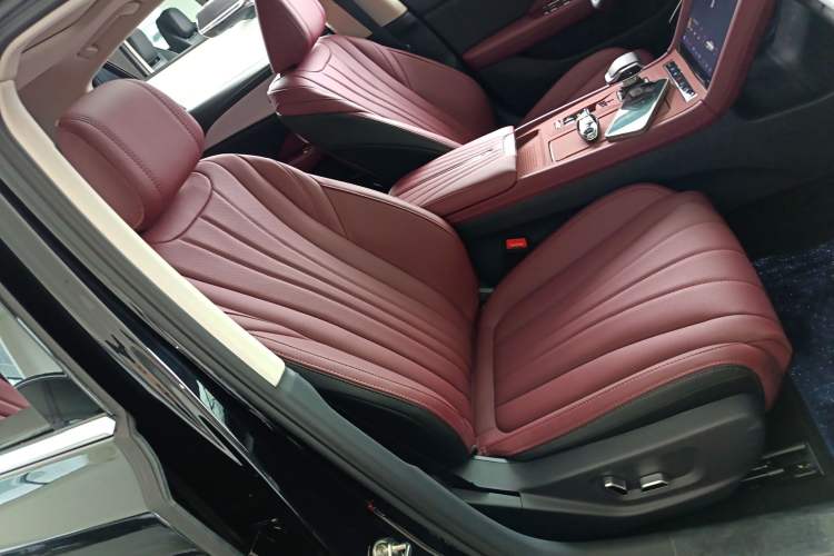 Used Hongqi H5 PHEV 2025 130 Super Hybrid Version Right Front Seat
