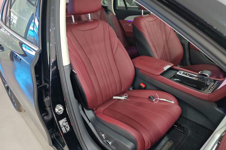 Used Hongqi H5 PHEV 2025 170 Super Hybrid Version Right Front Seat