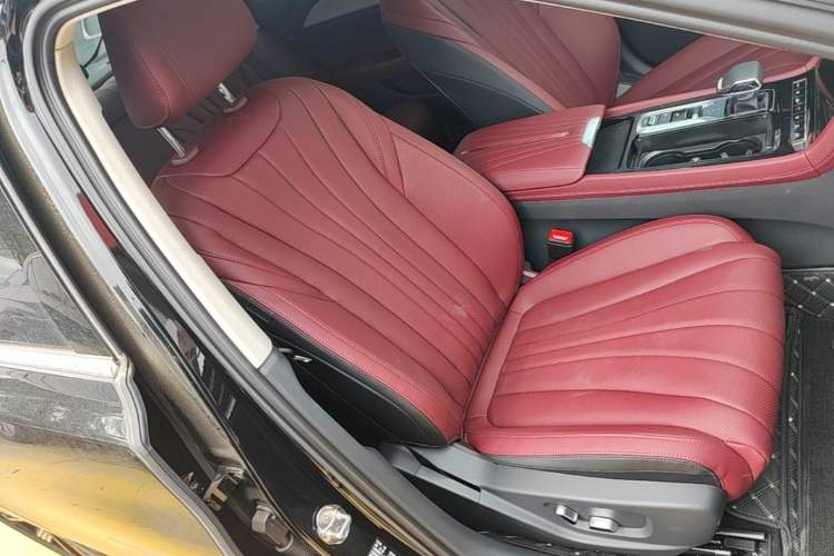 Used Hongqi H5 PHEV 2025 130 Super Hybrid Version Right Front Seat