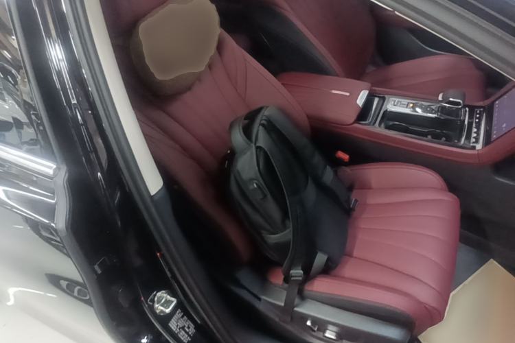 Used Hongqi H5 PHEV 2025 170 Super Hybrid Version Right Front Seat