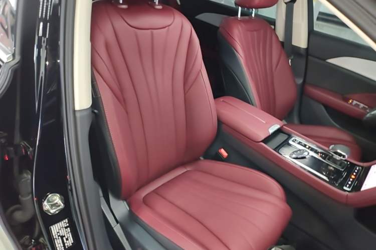 Used Hongqi H5 PHEV 2025 130 Super Hybrid Version Right Front Seat