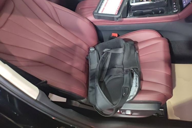 Used Hongqi H5 PHEV 2025 170 Super Hybrid Version Right Front Seat