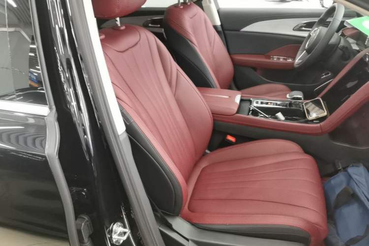 Used Hongqi H5 PHEV 2025 170 Super Hybrid Version Right Front Seat
