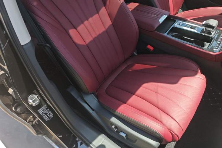 Used Hongqi H5 PHEV 2025 130 Super Hybrid Version Right Front Seat
