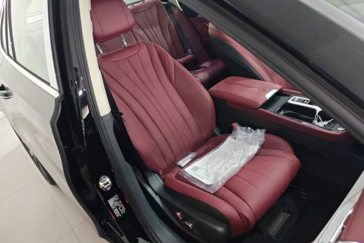 Used Hongqi H5 PHEV 2025 170 Super Hybrid Version Right Front Seat