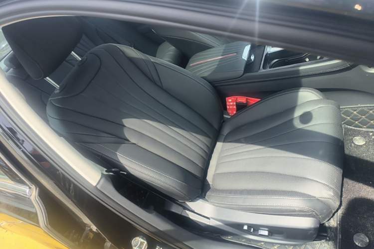 Used Hongqi H5 PHEV 2025 130 Super Hybrid Version Right Front Seat