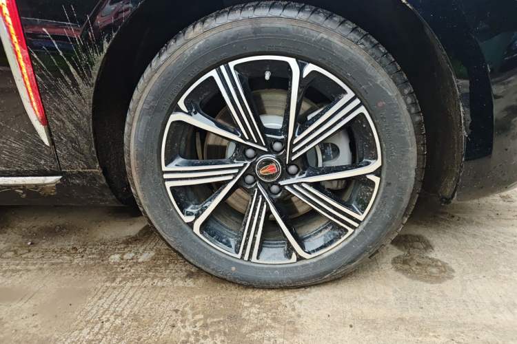 Used Hongqi H5 PHEV 2025 130 Super Hybrid Version Right Front Wheel Hub