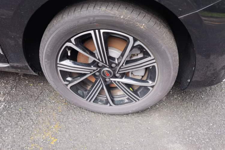 Used Hongqi H5 PHEV 2025 170 Super Hybrid Version Right Front Wheel Hub