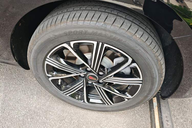 Used Hongqi H5 PHEV 2025 170 Super Hybrid Version Right Front Wheel Hub