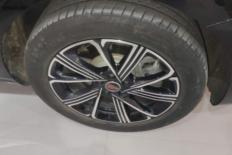 Used Hongqi H5 PHEV 2025 170 Super Hybrid Version Right Front Wheel Hub