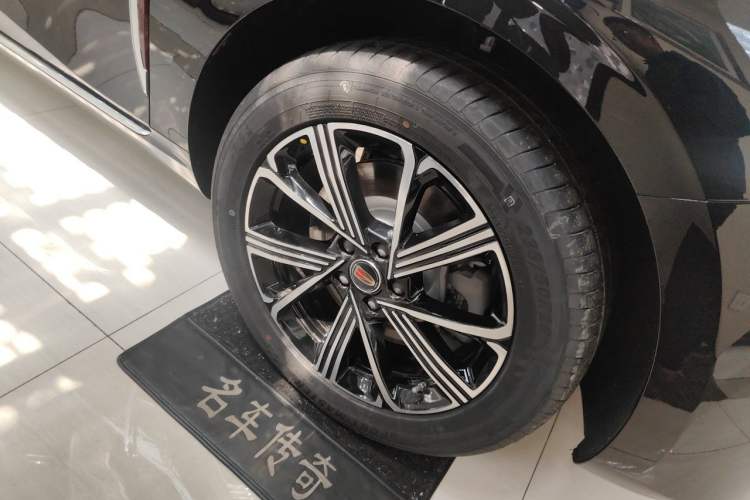 Used Hongqi H5 PHEV 2025 170 Super Hybrid Version Right Front Wheel Hub