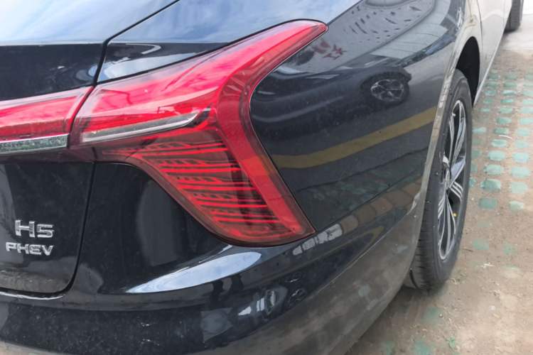 Used Hongqi H5 PHEV 2025 130 Super Hybrid Version Right Rear Taillight