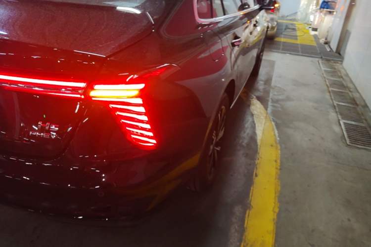 Used Hongqi H5 PHEV 2025 130 Super Hybrid Version Right Rear Taillight