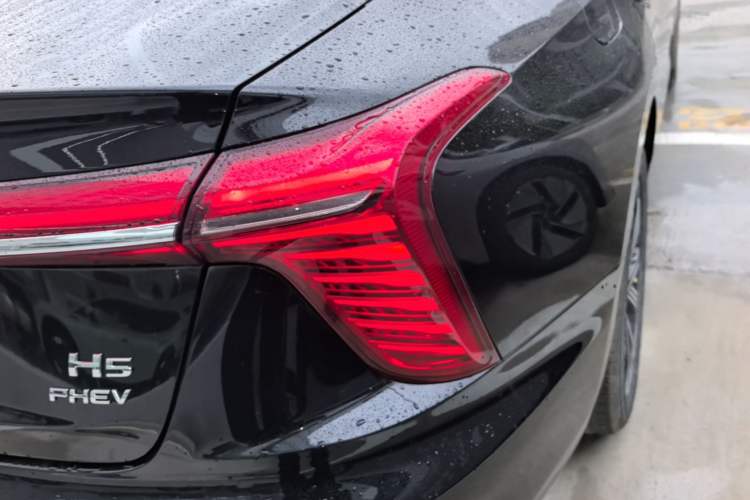Used Hongqi H5 PHEV 2025 130 Super Hybrid Version Right Rear Taillight