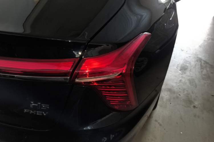Used Hongqi H5 PHEV 2025 170 Super Hybrid Version Right Rear Taillight