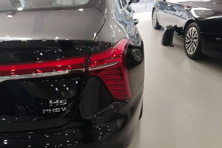 Used Hongqi H5 PHEV 2025 130 Super Hybrid Version Right Rear Taillight