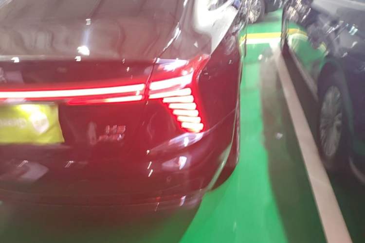 Used Hongqi H5 PHEV 2025 170 Super Hybrid Version Right Rear Taillight