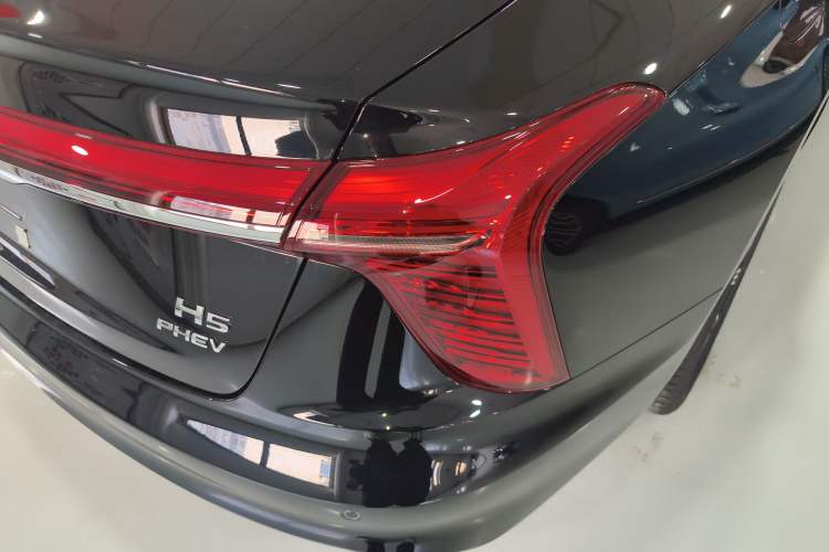 Used Hongqi H5 PHEV 2025 130 Super Hybrid Version Right Rear Taillight