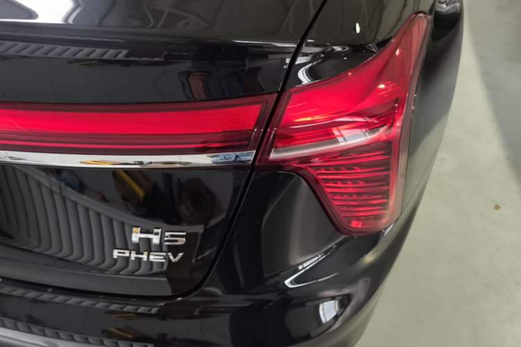 Used Hongqi H5 PHEV 2025 170 Super Hybrid Version Right Rear Taillight