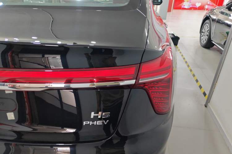 Used Hongqi H5 PHEV 2025 170 Super Hybrid Version Right Rear Taillight