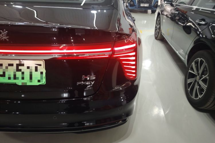 Used Hongqi H5 PHEV 2025 170 Super Hybrid Version Right Rear Taillight