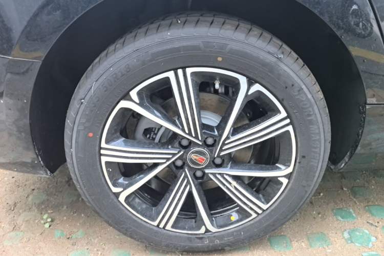 Used Hongqi H5 PHEV 2025 130 Super Hybrid Version Right Rear Wheel Hub