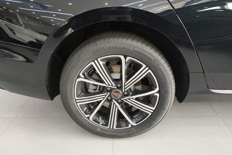 Used Hongqi H5 PHEV 2025 130 Super Hybrid Version Right Rear Wheel Hub