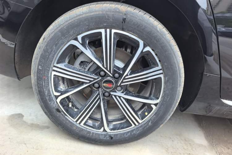 Used Hongqi H5 PHEV 2025 130 Super Hybrid Version Right Rear Wheel Hub