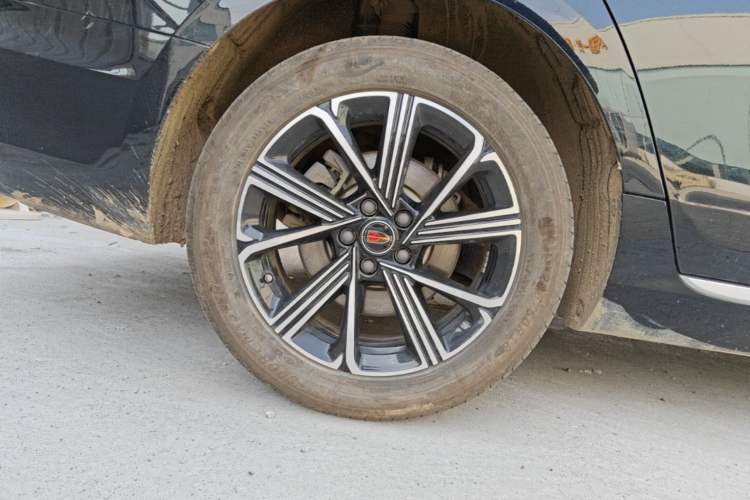 Used Hongqi H5 PHEV 2025 130 Super Hybrid Version Right Rear Wheel Hub