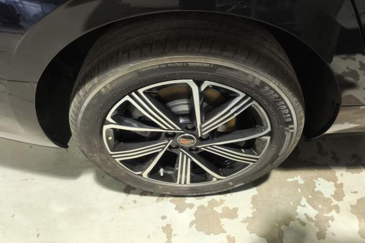 Used Hongqi H5 PHEV 2025 170 Super Hybrid Version Right Rear Wheel Hub